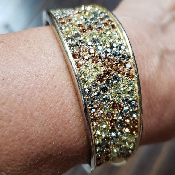 Vintage Jewelry - VTG gold tone cuff bangle w/Austrian crystal